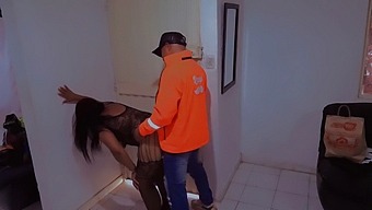 Submissive Exhibitionist Gets Fucked By Lucky Delivery Man
