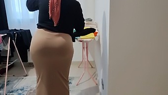 Stepmom'S Voluptuous Derriere Is An Object Of Desire