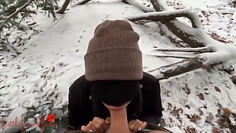 Luna'S Public Snowy Blowjob Almost Gets Exposed In Park