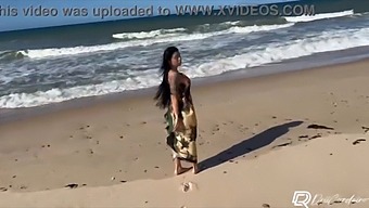 Fan And Amateur Couple Have Outdoor Sex On The Beach Without A Condom