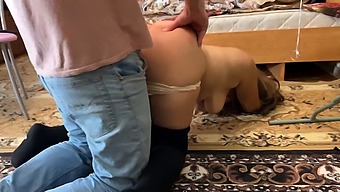 Stunning Stepmom'S Incredible Rear End On Display For Anal Pleasure